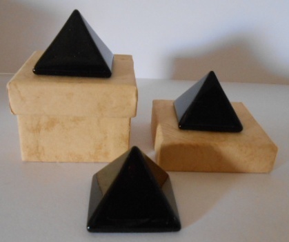 Obsidian schwarz Pyramide 30 mm