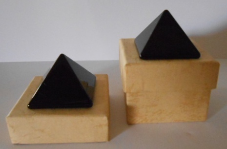 Obsidian schwarz Pyramide 40 mm